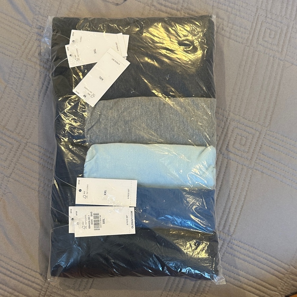 Old Navy Boys 6 pack- Boxers- Black, Gray, Light Blue  NWT